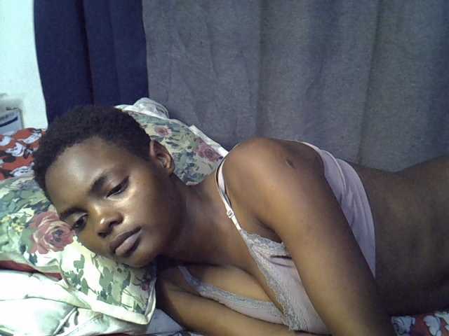 Slender-kerry live cam on BongaCams