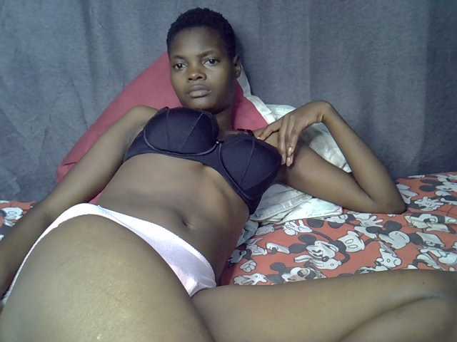 Slender-kerry webcam bongacams model stream image