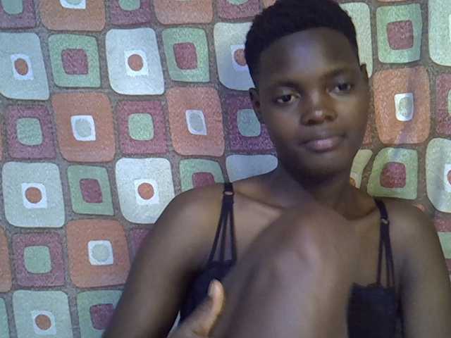 Slender-kerry live cam on BongaCams