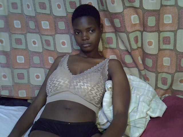 Slender-kerry live cam on BongaCams