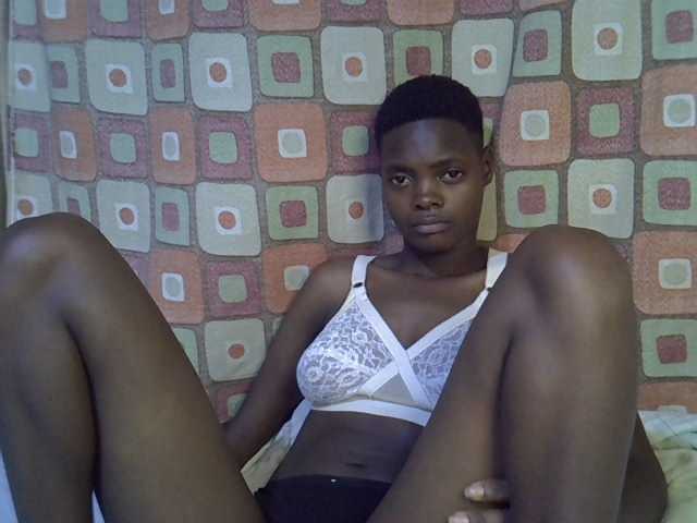 Slender-kerry live cam on BongaCams