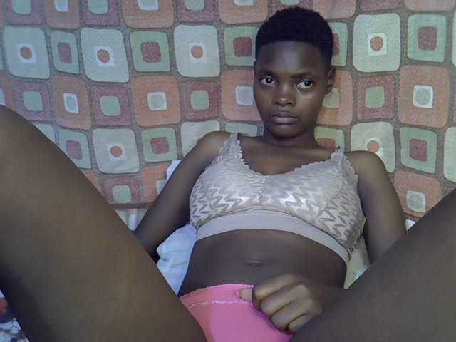 Slender-kerry live cam on BongaCams