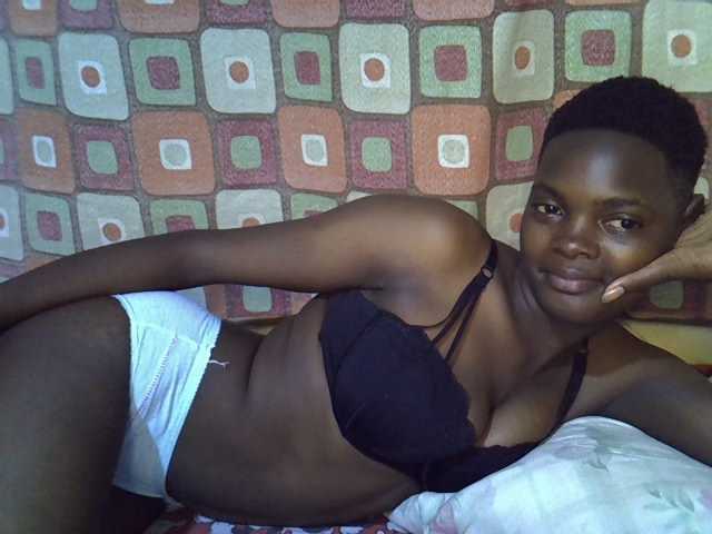 Slender-kerry live cam on BongaCams
