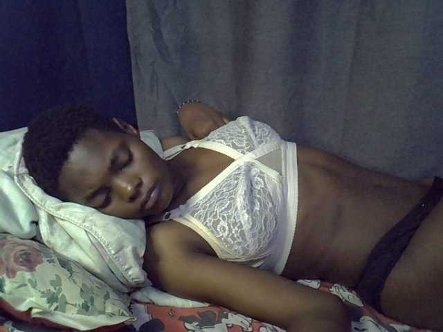 Slender-kerry, live now on BongaCams