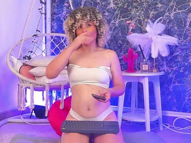 GiaHayes live cam on BongaCams