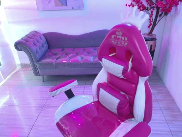 Natasha-walker live cam on BongaCams
