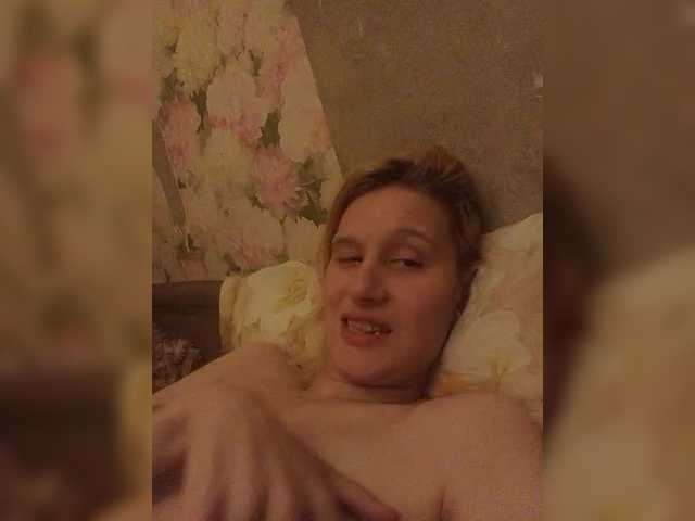 le modèle Afradita21 est en webcam porno dans un show sur le site bongacams, il possède les tags suivants: White/Caucasian,Blonde,Shaved