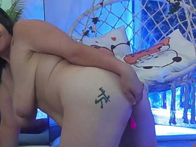 Lillahinari live cam on BongaCams