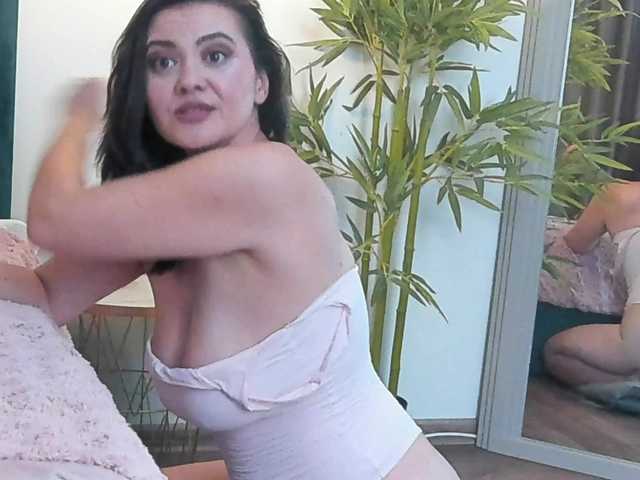 Lillahinari live cam on BongaCams