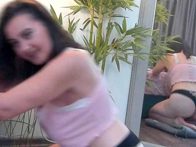 Lillahinari live cam on BongaCams