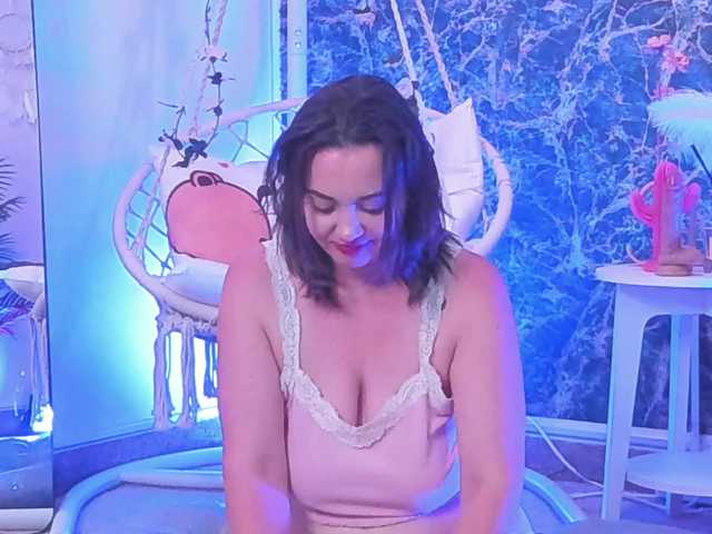 Lillahinari live cam on BongaCams