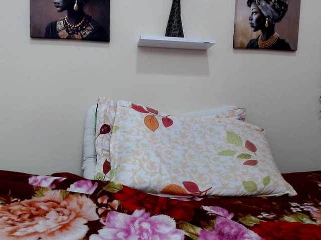 girlerotica18 live cam on BongaCams