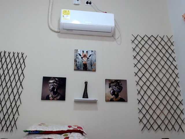 girlerotica18 live cam on BongaCams
