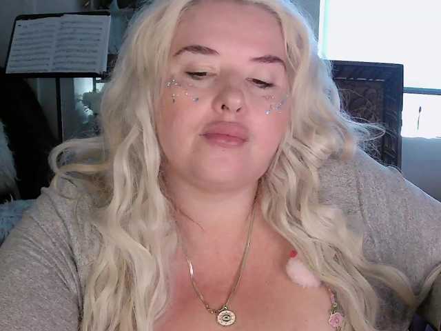 BellaBelly live cam on BongaCams