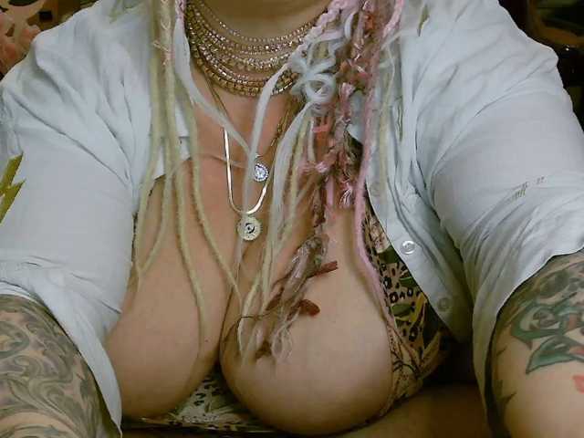 BellaBelly live cam on BongaCams