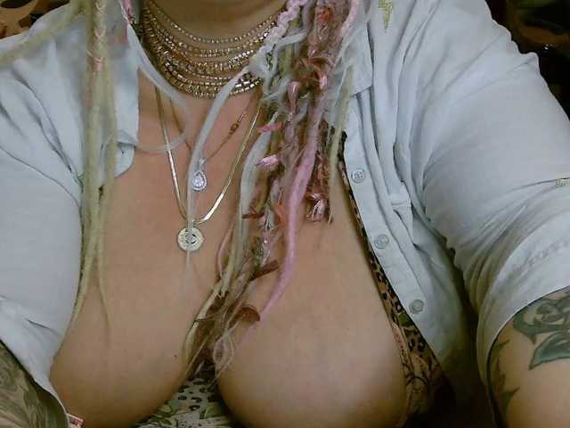 BellaBelly live cam on BongaCams