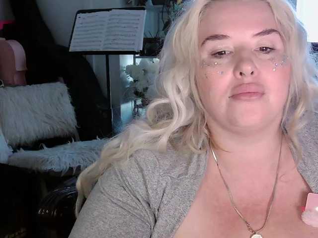 BellaBelly live cam on BongaCams