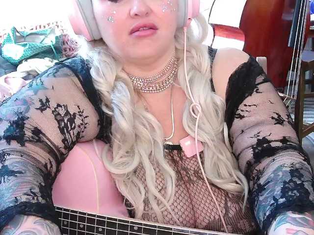 BellaBelly live cam on BongaCams