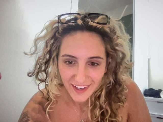 roxyrusso live cam on BongaCams