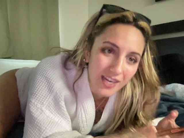 roxyrusso Live Webcam on BongaCams