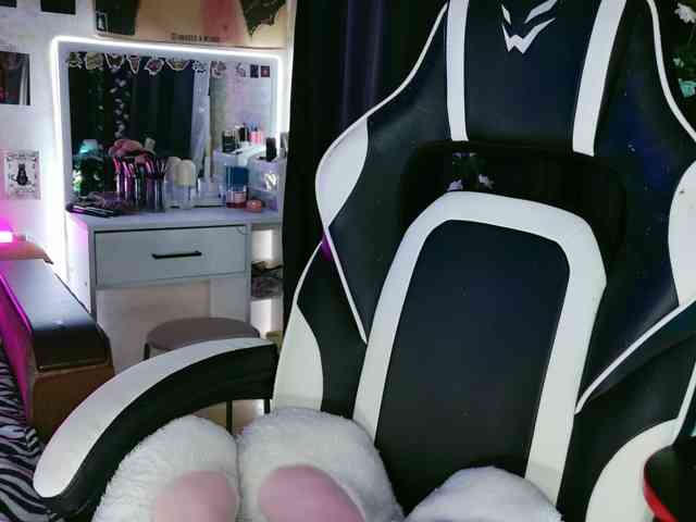 razor-claw webcam