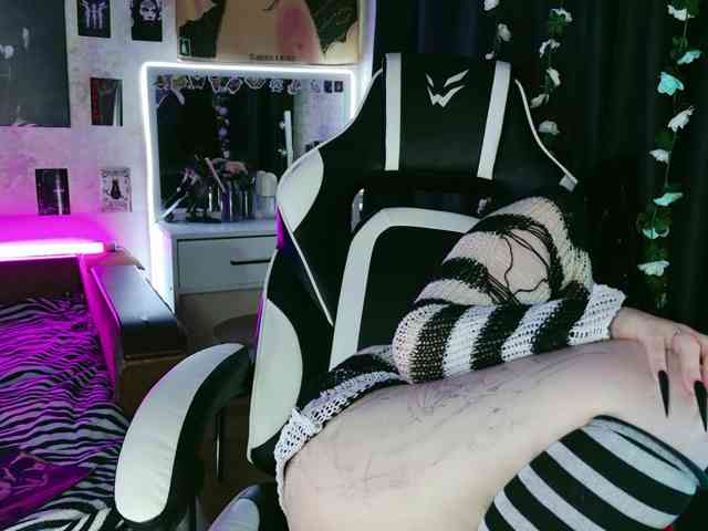 razor-claw webcam