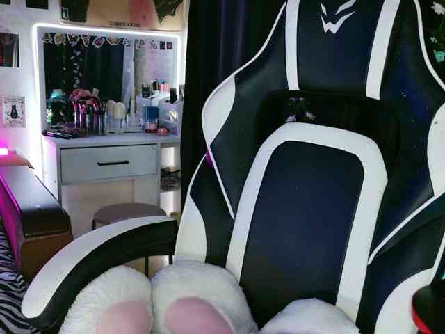 razor-claw webcam