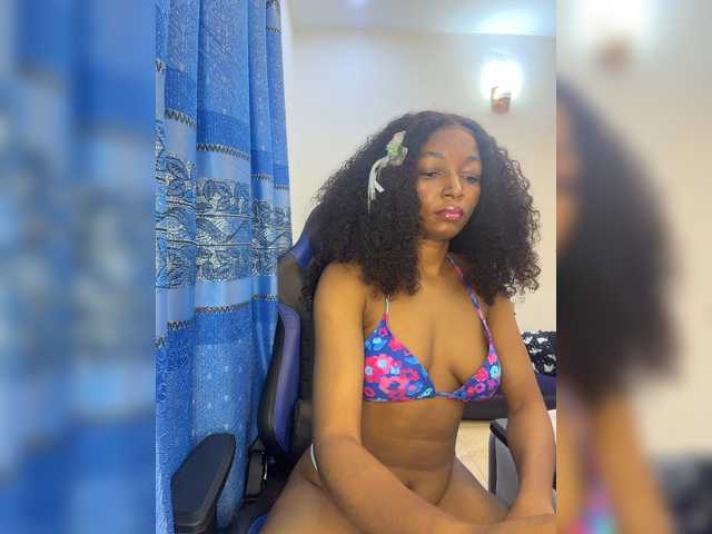 Emillyperes live webcam show