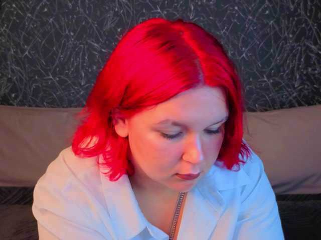 Emma-Davisey live cam on BongaCams