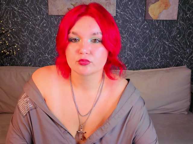 Emma-Davisey live cam on BongaCams