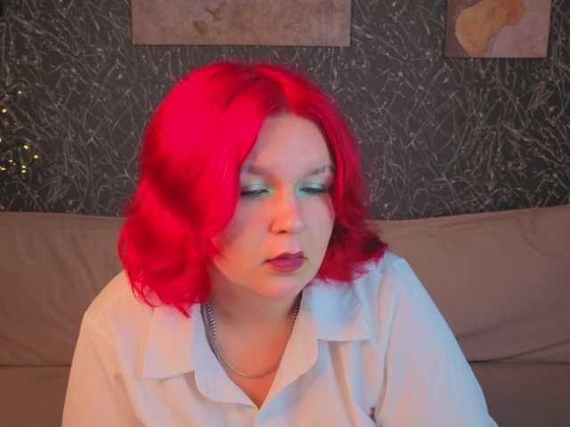 Emma-Davisey live cam on BongaCams