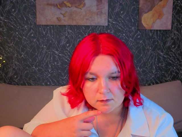 Emma-Davisey live cam on BongaCams