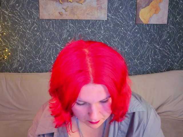 Emma-Davisey live cam on BongaCams