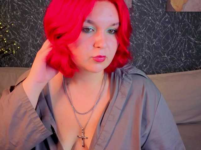 Emma-Davisey live cam on BongaCams