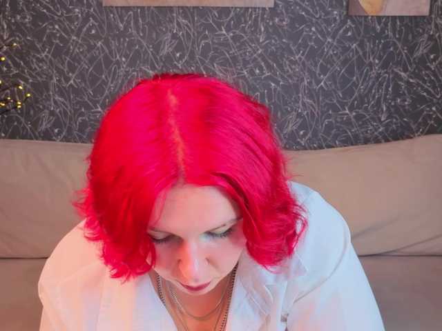 Emma-Davisey live cam on BongaCams