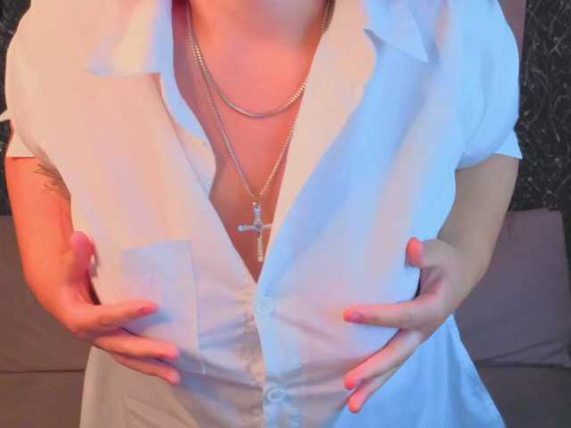 Emma-Davisey live cam on BongaCams