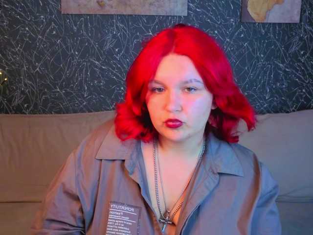 Emma-Davisey live cam on BongaCams