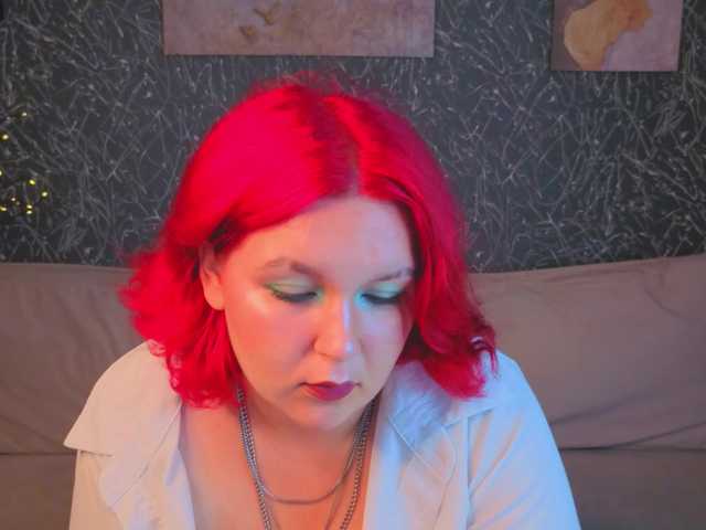 Emma-Davisey live cam on BongaCams