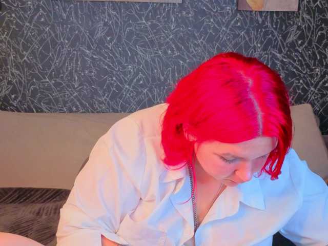 Emma-Davisey live cam on BongaCams