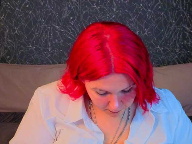 Emma-Davisey live cam on BongaCams