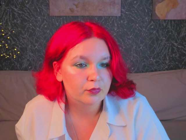 Emma-Davisey live cam on BongaCams
