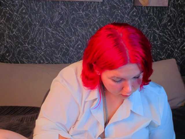 Emma-Davisey live cam on BongaCams