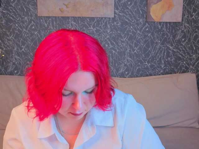 Emma-Davisey live cam on BongaCams