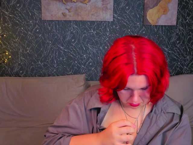Emma-Davisey live cam on BongaCams