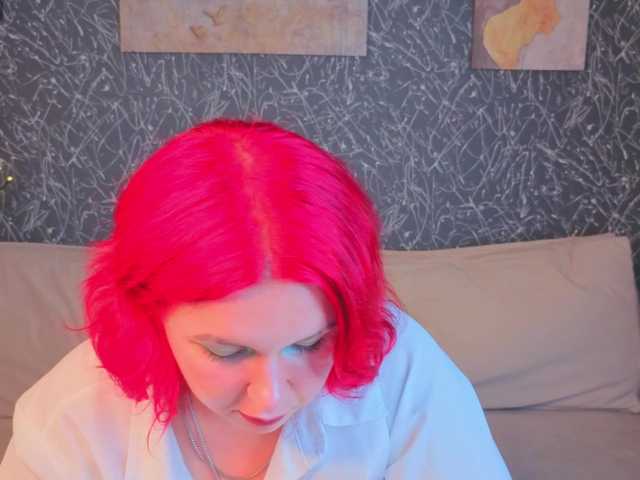 Emma-Davisey live cam on BongaCams