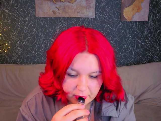 Emma-Davisey live cam on BongaCams