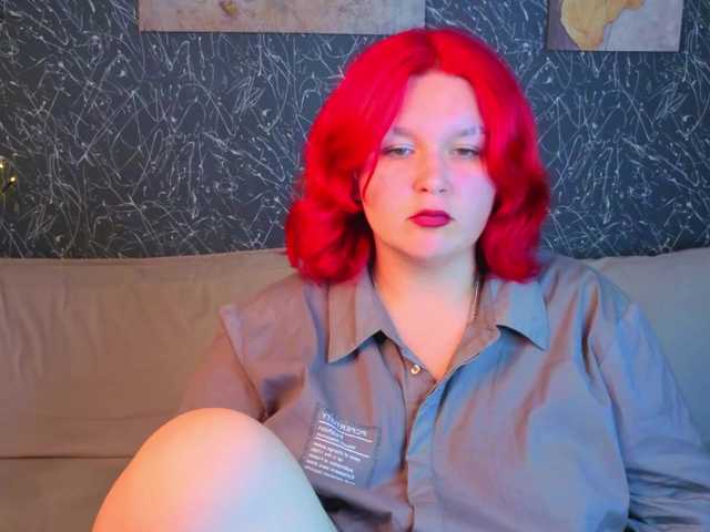 Emma-Davisey live cam on BongaCams
