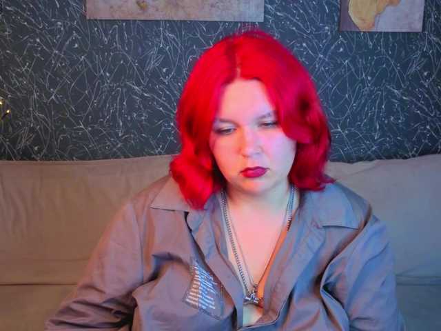 Emma-Davisey live cam on BongaCams