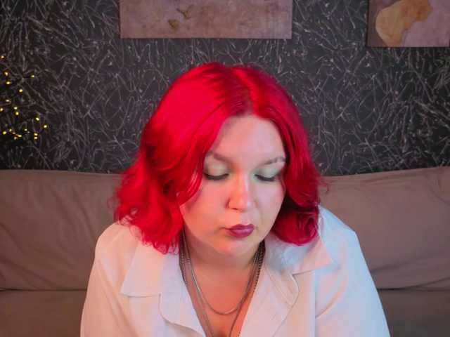 Emma-Davisey live cam on BongaCams
