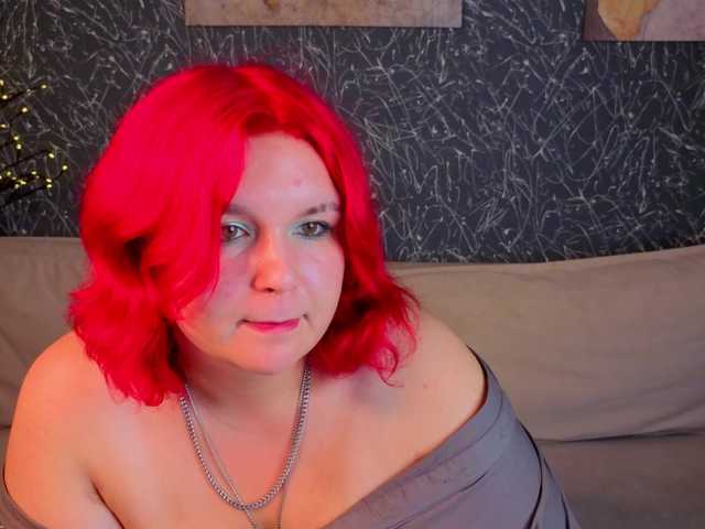Emma-Davisey live cam on BongaCams